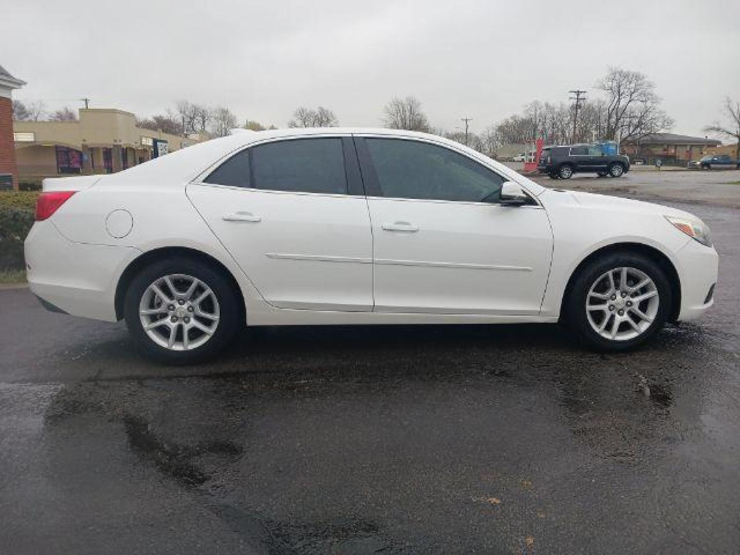 2016 Summit White Chevrolet Malibu Limited 1LT (1G11C5SA7GF) with an 2.5L L4 DOHC 16V engine, 6-Speed Automatic transmission, located at 1099 N County Rd 25A, OH, 45373, (937) 908-9800, 40.057079, -84.212883 - Photo#4