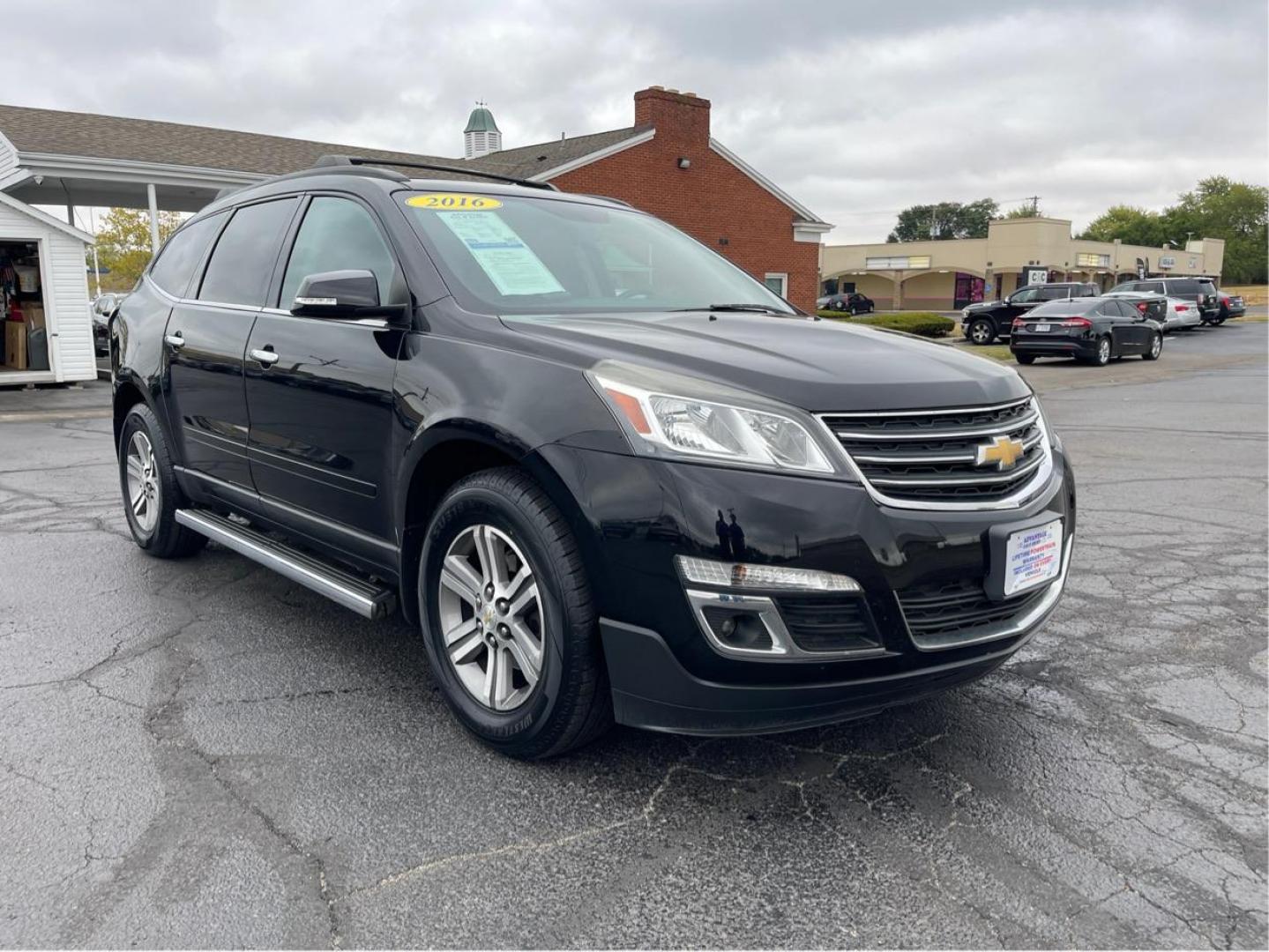 2016 Black Chevrolet Traverse 2LT AWD (1GNKVHKD8GJ) with an 3.6L V6 DOHC 24V engine, 6-Speed Automatic transmission, located at 1184 Kauffman Ave, Fairborn, OH, 45324, (937) 908-9800, 39.807365, -84.029114 - Photo#0