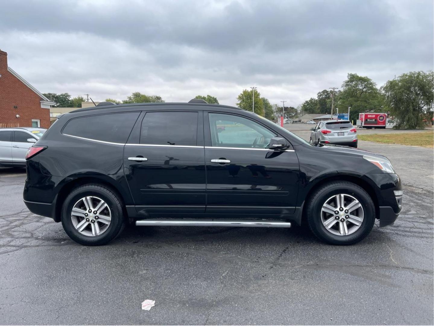 2016 Black Chevrolet Traverse 2LT AWD (1GNKVHKD8GJ) with an 3.6L V6 DOHC 24V engine, 6-Speed Automatic transmission, located at 1184 Kauffman Ave, Fairborn, OH, 45324, (937) 908-9800, 39.807365, -84.029114 - Photo#1