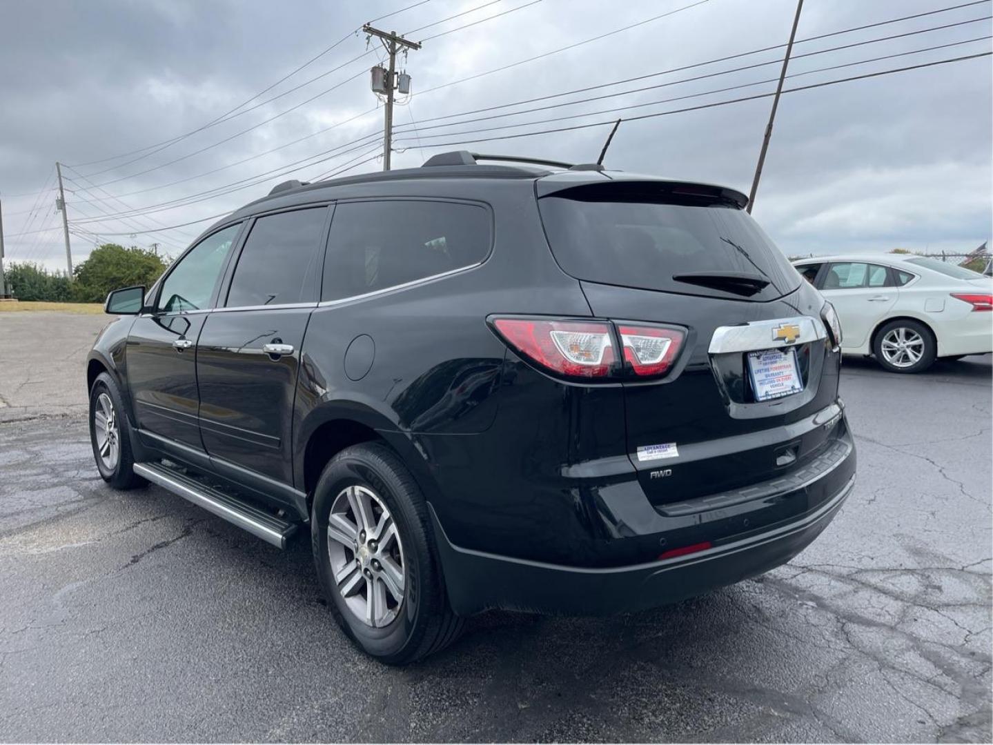 2016 Black Chevrolet Traverse 2LT AWD (1GNKVHKD8GJ) with an 3.6L V6 DOHC 24V engine, 6-Speed Automatic transmission, located at 1184 Kauffman Ave, Fairborn, OH, 45324, (937) 908-9800, 39.807365, -84.029114 - Photo#4