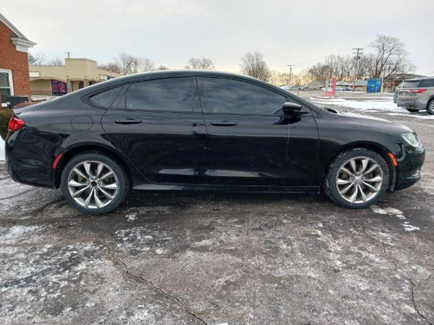 2016 Black Clear Coat Chrysler 200 S (1C3CCCBB9GN) with an 2.4L L4 DOHC 16V engine, 9-Speed Automatic transmission, located at 1184 Kauffman Ave, Fairborn, OH, 45324, (937) 908-9800, 39.807365, -84.029114 - Photo#4