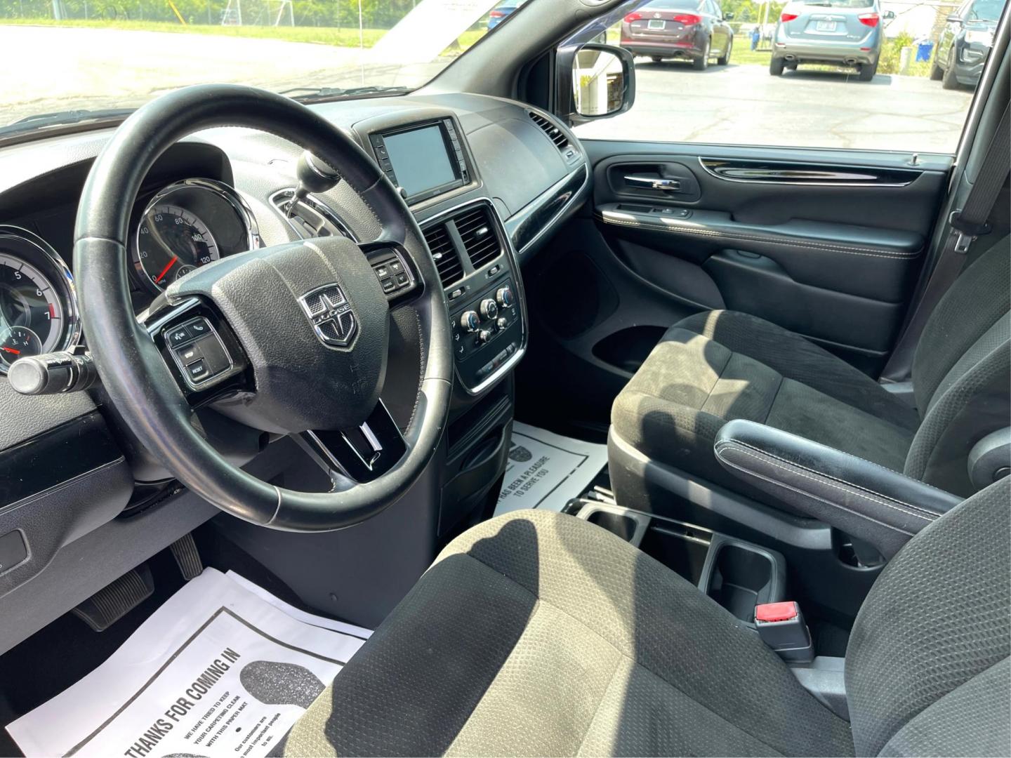 2016 Bright White Clear Coat Dodge Grand Caravan (2C4RDGBG8GR) with an 3.6L V6 DOHC 24V engine, 6-Speed Automatic transmission, located at 4508 South Dixie Dr, Moraine, OH, 45439, (937) 908-9800, 39.690136, -84.216438 - Photo#8