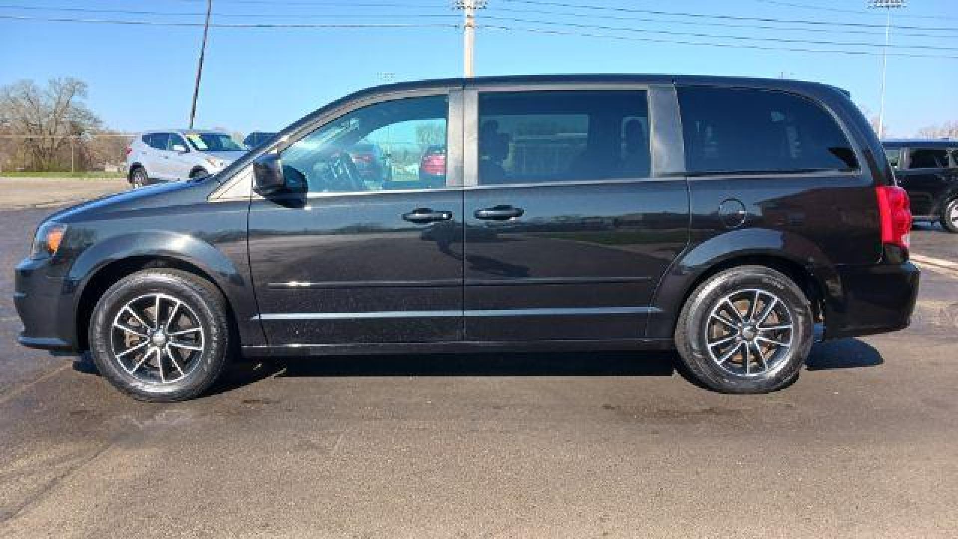 2016 Brilliant Black Crystal Pearl Coat Dodge Grand Caravan SE (2C4RDGBG0GR) with an 3.6L V6 DOHC 24V engine, 6-Speed Automatic transmission, located at 880 E. National Road, Vandalia, OH, 45377, (937) 908-9800, 39.892189, -84.181015 - Photo#3