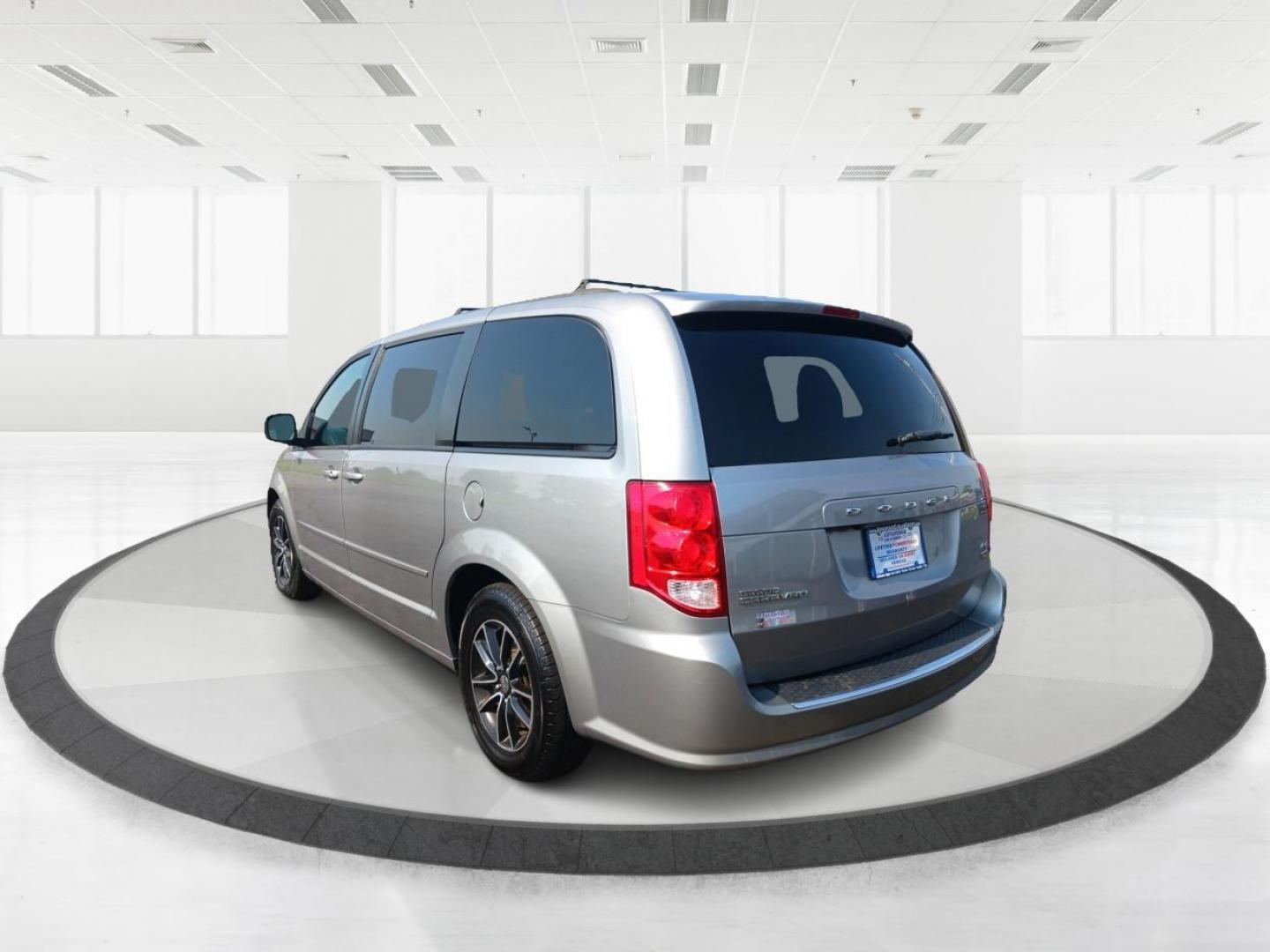 2016 Billet Silver Metallic Clear Coat Dodge Grand Caravan (2C4RDGEG2GR) with an 3.6L V6 DOHC 24V engine, 6-Speed Automatic transmission, located at 4508 South Dixie Dr, Moraine, OH, 45439, (937) 908-9800, 39.690136, -84.216438 - Photo#4