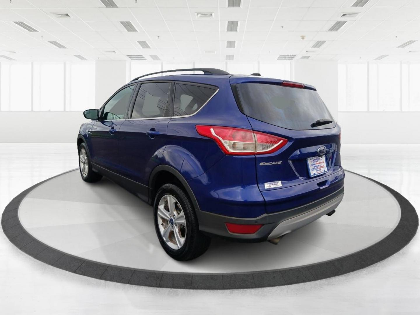 2016 Deep Impact Blue Metallic Ford Escape SE 4WD (1FMCU9G9XGU) with an 2.0L L4 DOHC 16V engine, 6-Speed Automatic transmission, located at 880 E. National Road, Vandalia, OH, 45377, (937) 908-9800, 39.892189, -84.181015 - Photo#4