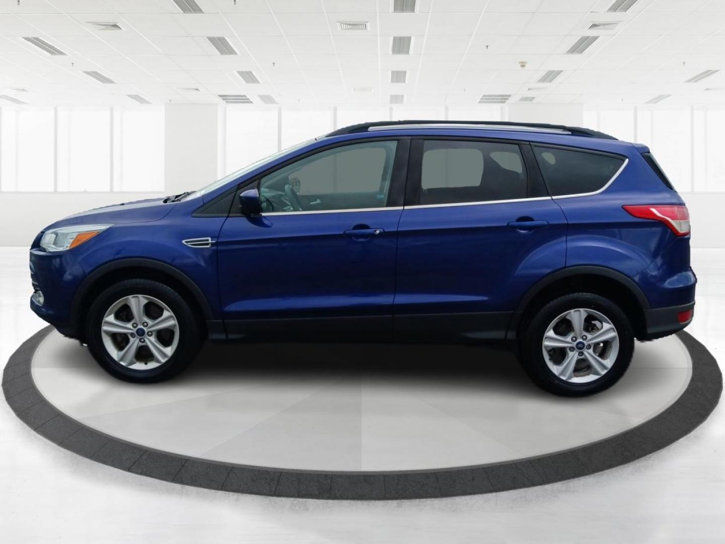 2016 Deep Impact Blue Metallic Ford Escape SE 4WD (1FMCU9G9XGU) with an 2.0L L4 DOHC 16V engine, 6-Speed Automatic transmission, located at 880 E. National Road, Vandalia, OH, 45377, (937) 908-9800, 39.892189, -84.181015 - Photo#5