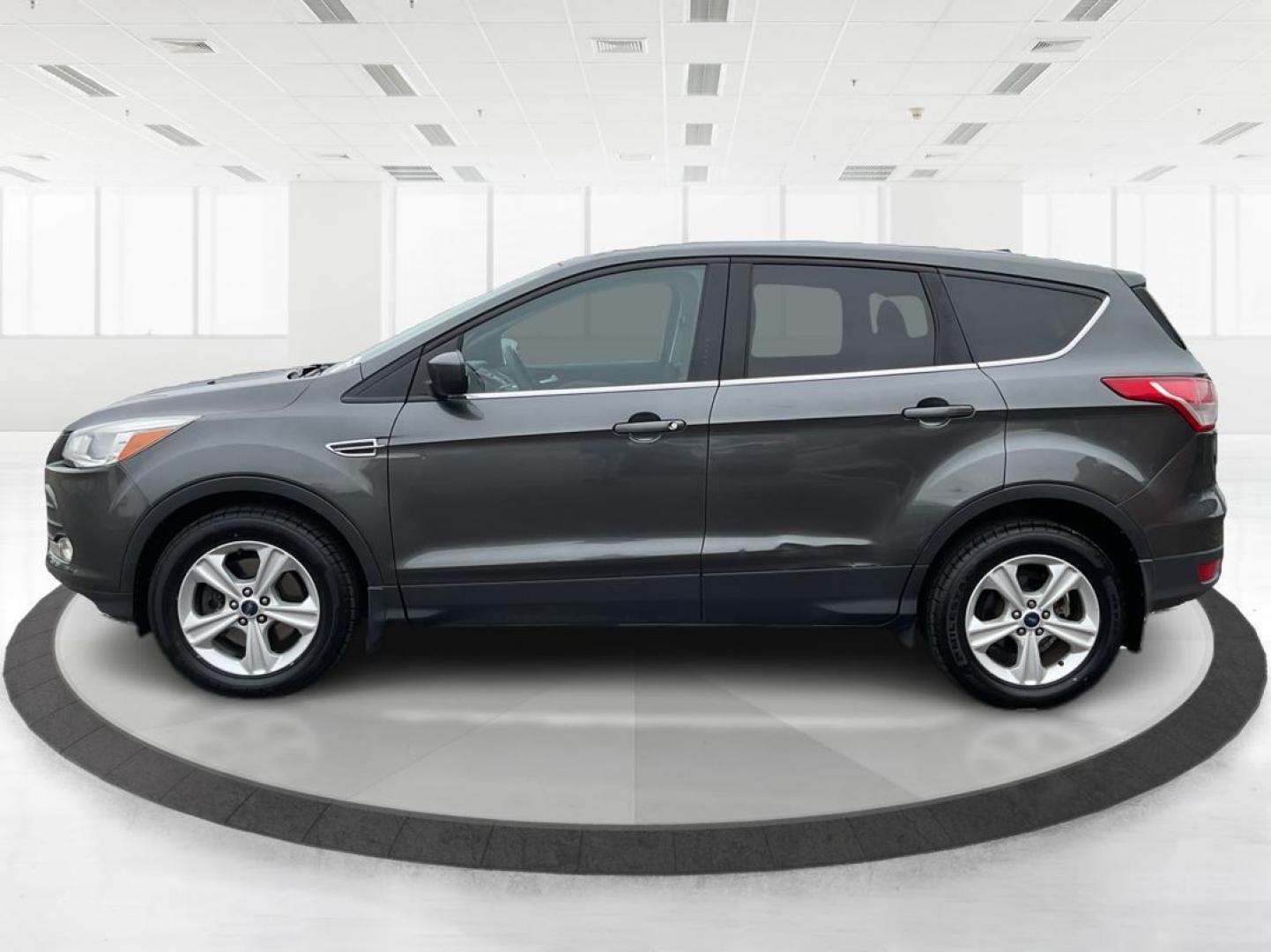 2016 Ford Escape SE 4WD (1FMCU9G98GU) with an Other engine, located at 1099 N County Rd 25A, Troy, OH, 45373, (937) 908-9800, 40.057079, -84.212883 - 2016 Ford Escape SE 4WD - Photo#5