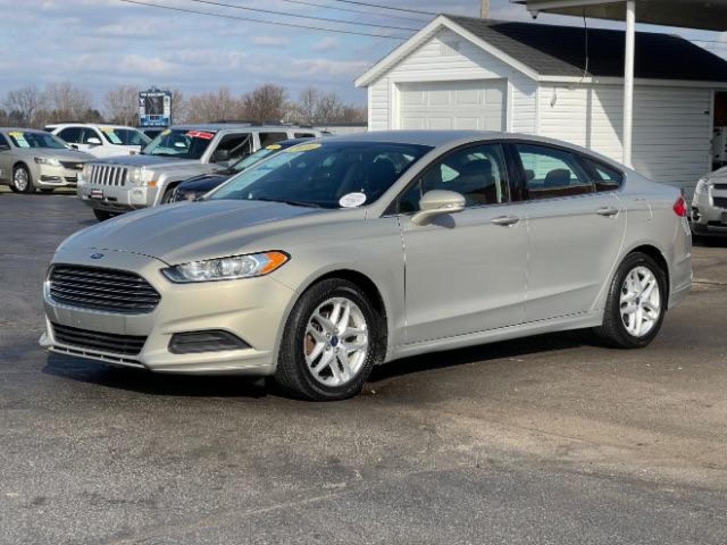 2016 Brown Ford Fusion SE (3FA6P0H70GR) with an 2.5L L4 DOHC 16V engine, 6-Speed Automatic transmission, located at 1951 S Dayton Lakeview Rd., New Carlisle, OH, 45344, (937) 908-9800, 39.890999, -84.050255 - Photo#1