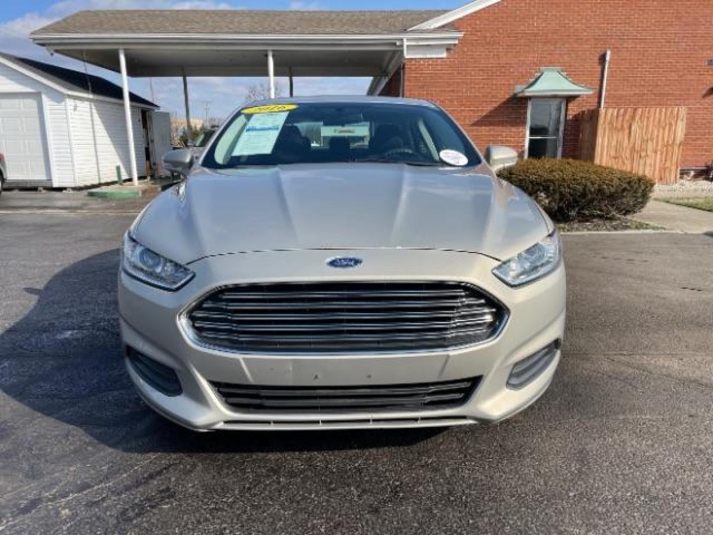 2016 Brown Ford Fusion SE (3FA6P0H70GR) with an 2.5L L4 DOHC 16V engine, 6-Speed Automatic transmission, located at 1951 S Dayton Lakeview Rd., New Carlisle, OH, 45344, (937) 908-9800, 39.890999, -84.050255 - Photo#4