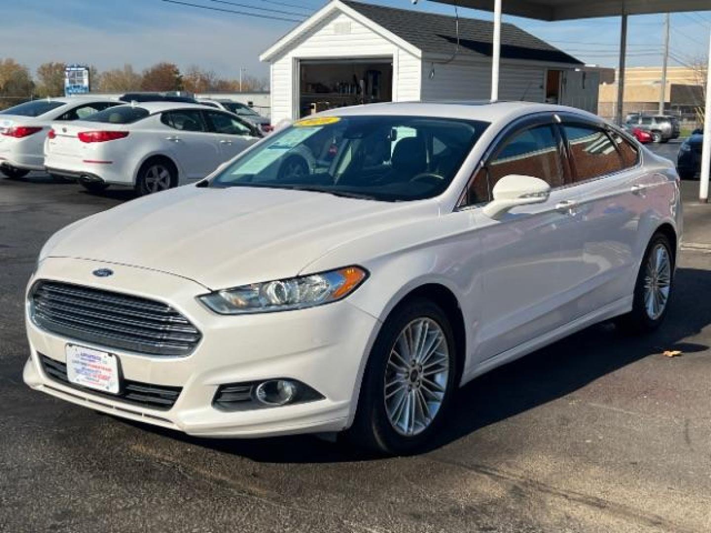 2016 White Platinum Metallic Tri-Coat Ford Fusion SE AWD (3FA6P0T92GR) with an 2.0L L4 DOHC 16V engine, 6-Speed Automatic transmission, located at 4508 South Dixie Dr, Moraine, OH, 45439, (937) 908-9800, 39.690136, -84.216438 - Photo#2