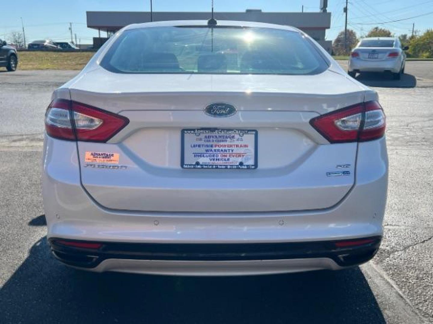 2016 White Platinum Metallic Tri-Coat Ford Fusion SE AWD (3FA6P0T92GR) with an 2.0L L4 DOHC 16V engine, 6-Speed Automatic transmission, located at 4508 South Dixie Dr, Moraine, OH, 45439, (937) 908-9800, 39.690136, -84.216438 - Photo#4