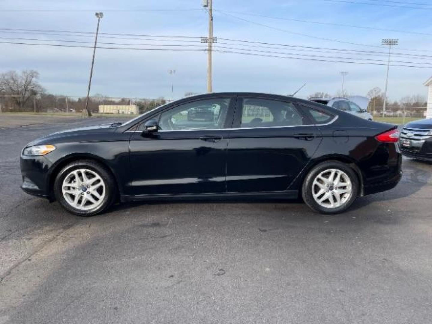 2016 Shadow Black Ford Fusion SE (3FA6P0H72GR) with an 2.5L L4 DOHC 16V engine, 6-Speed Automatic transmission, located at 1230 East Main St, Xenia, OH, 45385, (937) 908-9800, 39.687321, -83.910294 - Photo#3