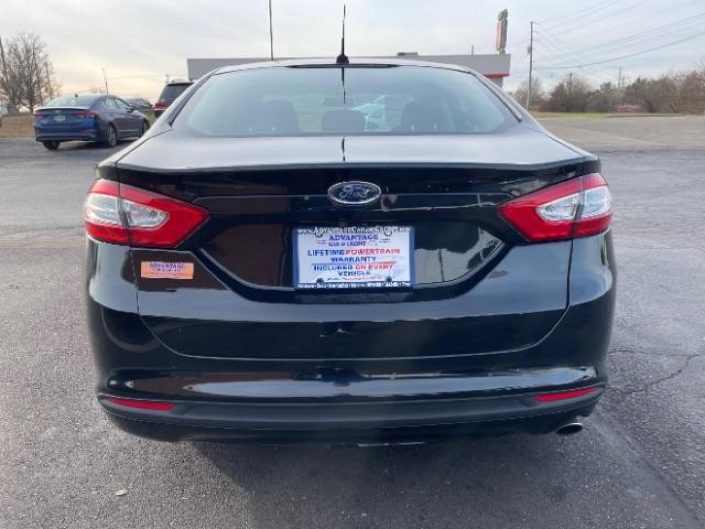 2016 Shadow Black Ford Fusion SE (3FA6P0H72GR) with an 2.5L L4 DOHC 16V engine, 6-Speed Automatic transmission, located at 1230 East Main St, Xenia, OH, 45385, (937) 908-9800, 39.687321, -83.910294 - Photo#4