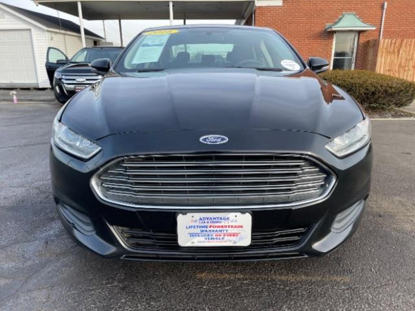 2016 Shadow Black Ford Fusion SE (3FA6P0H72GR) with an 2.5L L4 DOHC 16V engine, 6-Speed Automatic transmission, located at 1230 East Main St, Xenia, OH, 45385, (937) 908-9800, 39.687321, -83.910294 - Photo#5