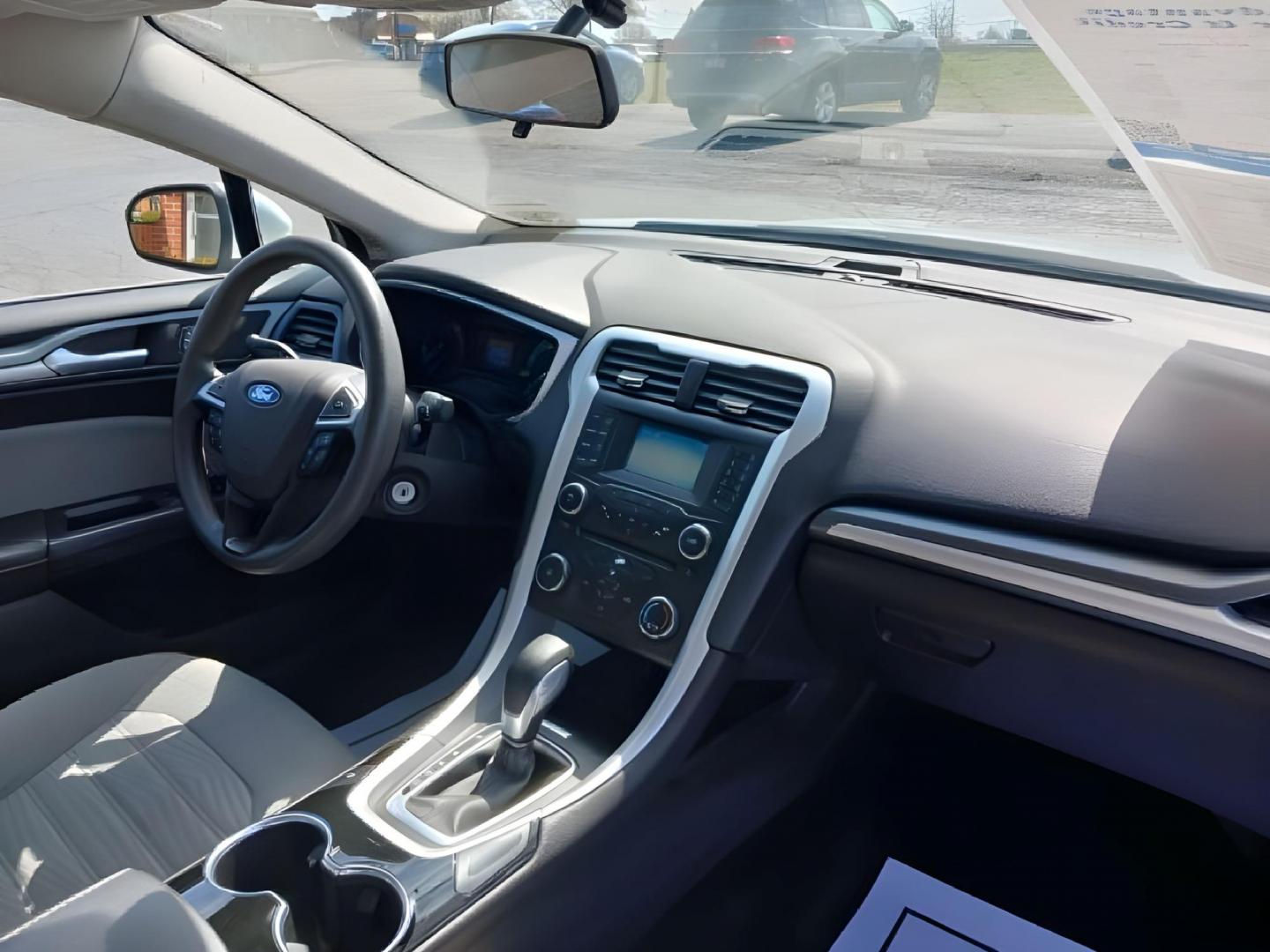 2016 Oxford White Clearcoat Ford Fusion S (3FA6P0G78GR) with an 2.5L L4 DOHC 16V engine, 6-Speed Automatic transmission, located at 1951 S Dayton Lakeview Rd., New Carlisle, OH, 45344, (937) 908-9800, 39.890999, -84.050255 - Photo#9