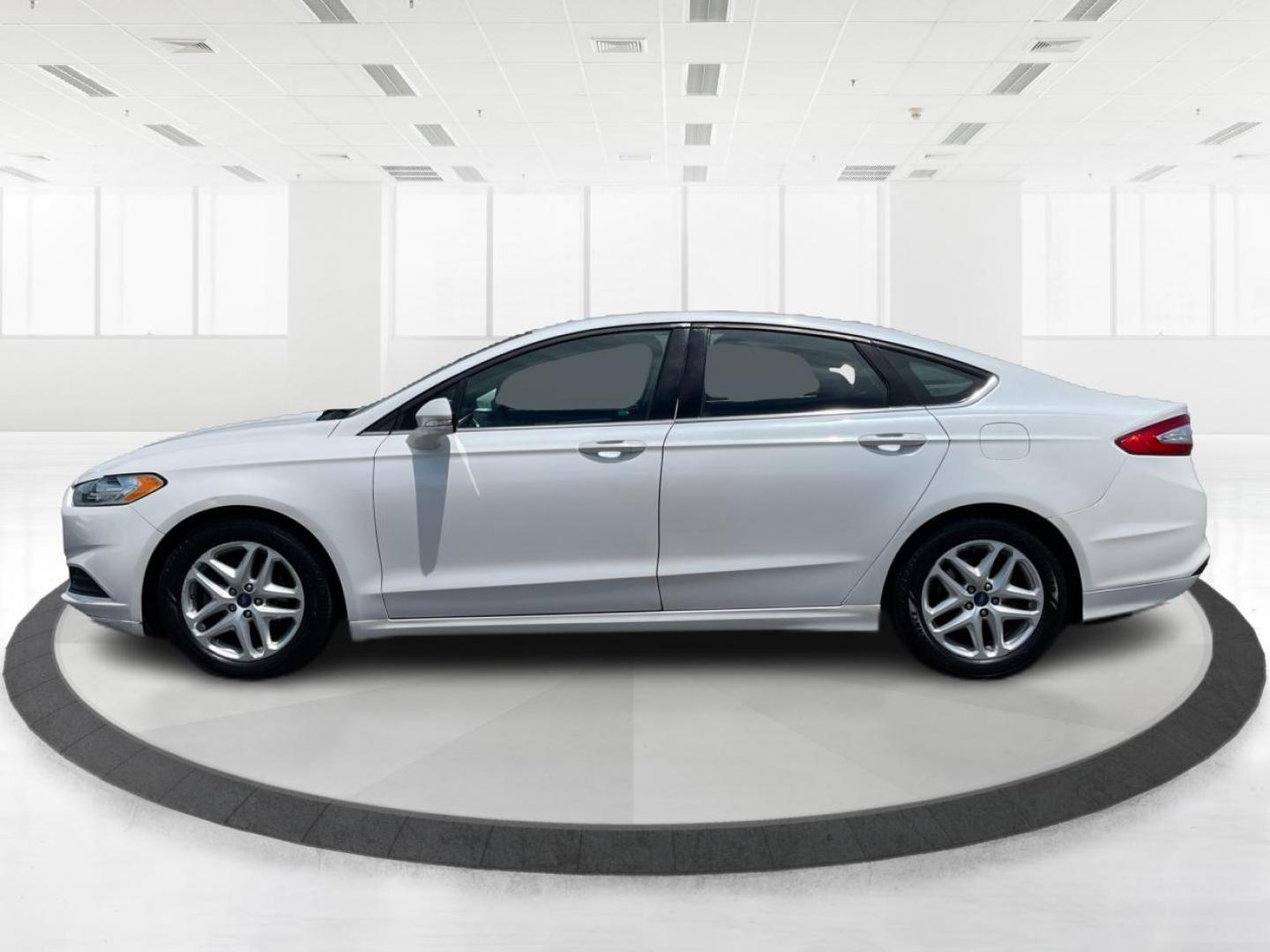 2016 White Platinum Metallic Tri-Coat Ford Fusion (1FA6P0H77G5) with an 2.5L L4 DOHC 16V engine, 6-Speed Automatic transmission, located at 4508 South Dixie Dr, Moraine, OH, 45439, (937) 908-9800, 39.690136, -84.216438 - Photo#5