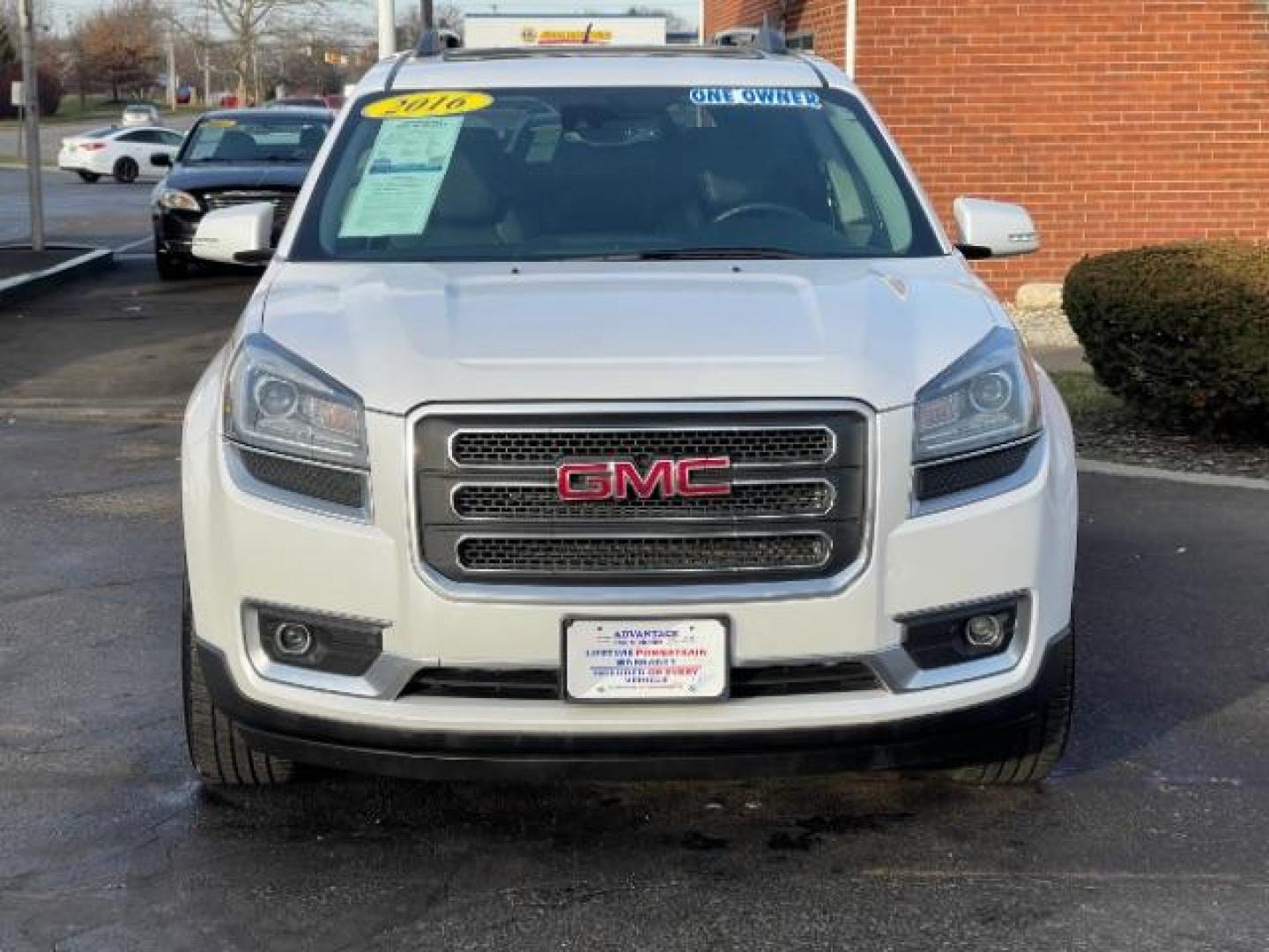 2016 Summit White GMC Acadia SLT-1 FWD (1GKKRRKD7GJ) with an 3.6L V6 DOHC 24V engine, 6-Speed Automatic transmission, located at 1230 East Main St, Xenia, OH, 45385, (937) 908-9800, 39.687321, -83.910294 - Photo#2