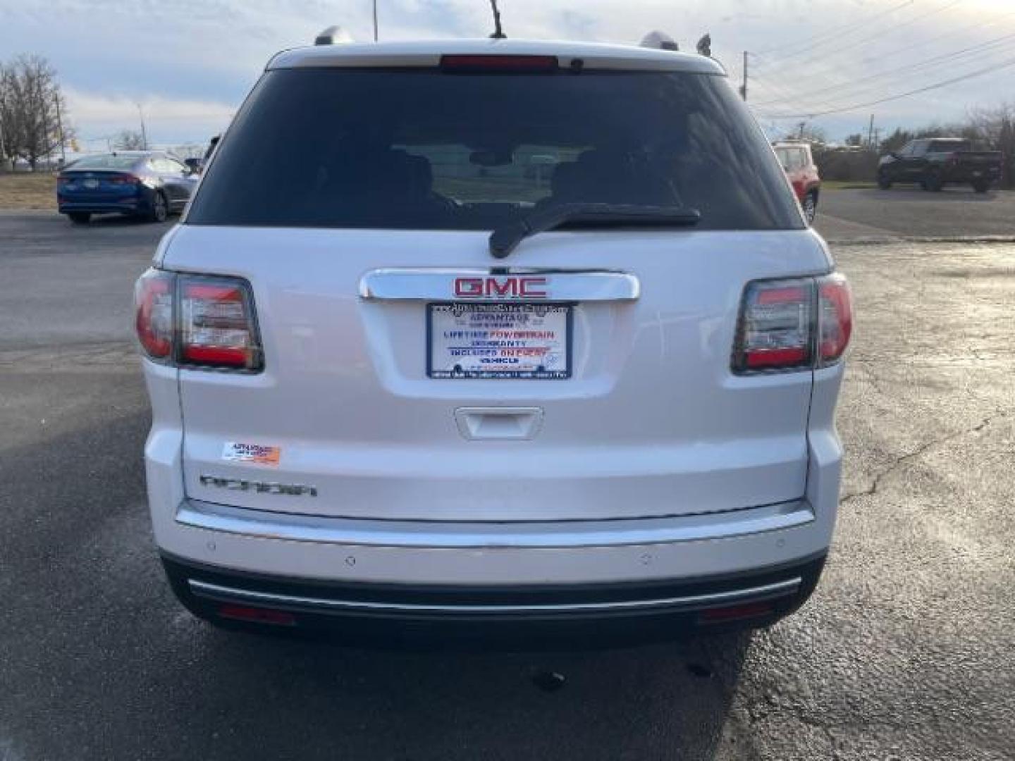 2016 Summit White GMC Acadia SLT-1 FWD (1GKKRRKD7GJ) with an 3.6L V6 DOHC 24V engine, 6-Speed Automatic transmission, located at 1230 East Main St, Xenia, OH, 45385, (937) 908-9800, 39.687321, -83.910294 - Photo#3