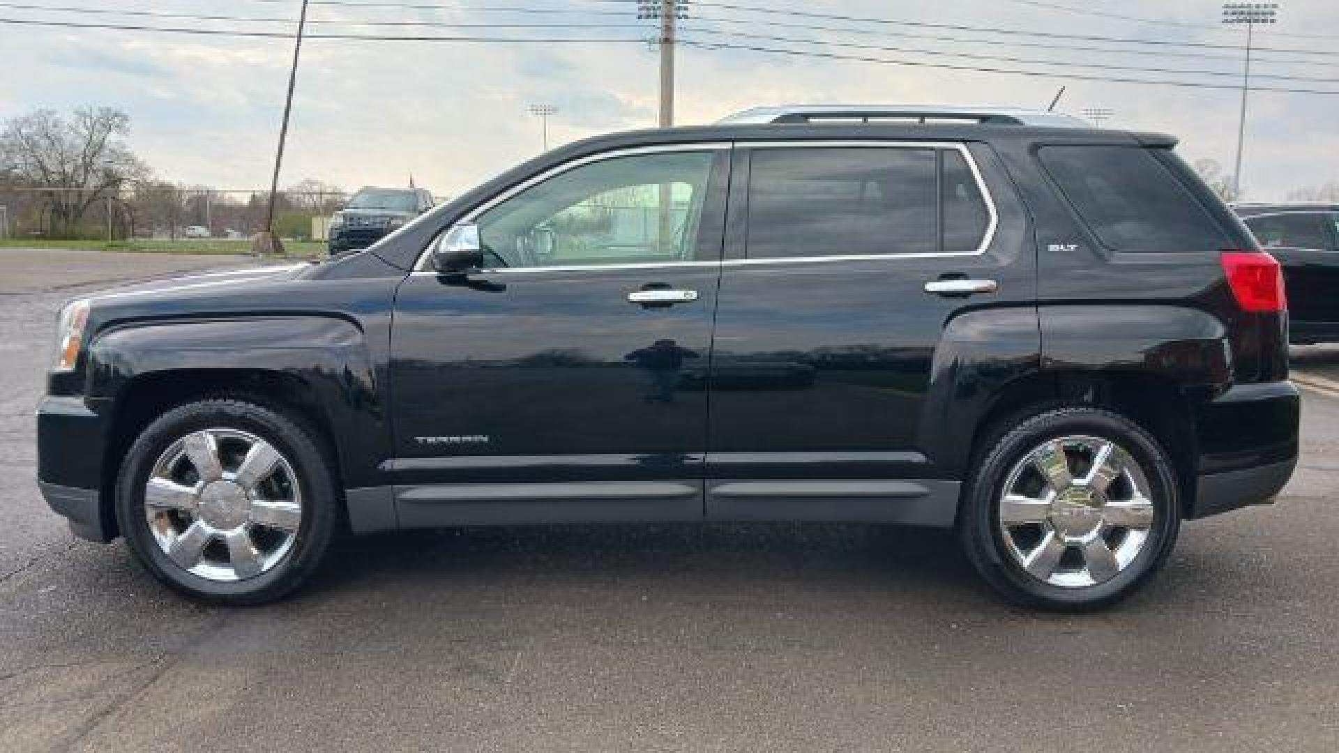 2016 Onyx Black GMC Terrain SLT FWD (2GKFLPE33G6) with an 3.6L V6 DOHC 24V engine, 6-Speed Automatic transmission, located at 4508 South Dixie Dr, Moraine, OH, 45439, (937) 908-9800, 39.690136, -84.216438 - Photo#3