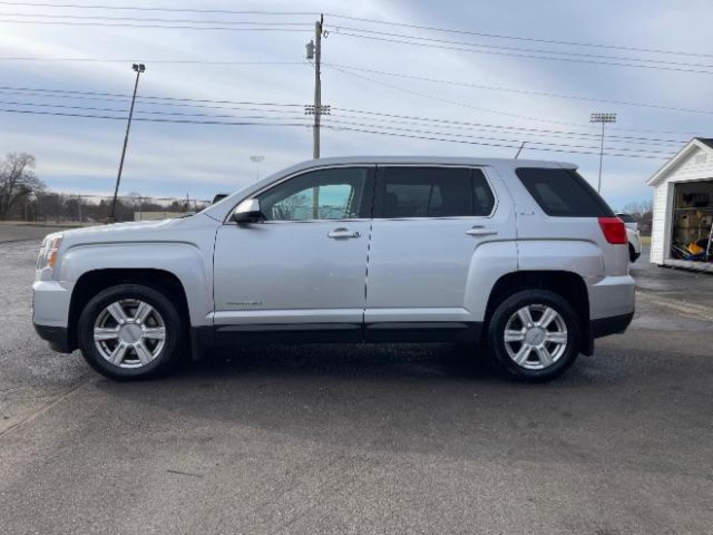 2016 Quicksilver Metallic GMC Terrain SLE2 AWD (2GKFLSEK2G6) with an 2.4L L4 DOHC 16V engine, 6-Speed Automatic transmission, located at 1230 East Main St, Xenia, OH, 45385, (937) 908-9800, 39.687321, -83.910294 - Photo#2