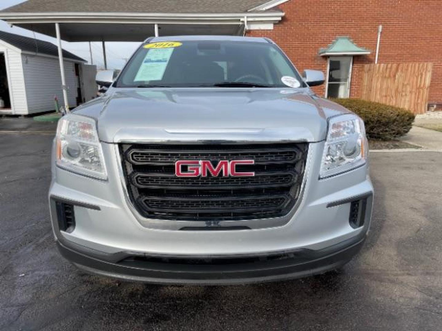 2016 Quicksilver Metallic GMC Terrain SLE2 AWD (2GKFLSEK2G6) with an 2.4L L4 DOHC 16V engine, 6-Speed Automatic transmission, located at 1230 East Main St, Xenia, OH, 45385, (937) 908-9800, 39.687321, -83.910294 - Photo#4