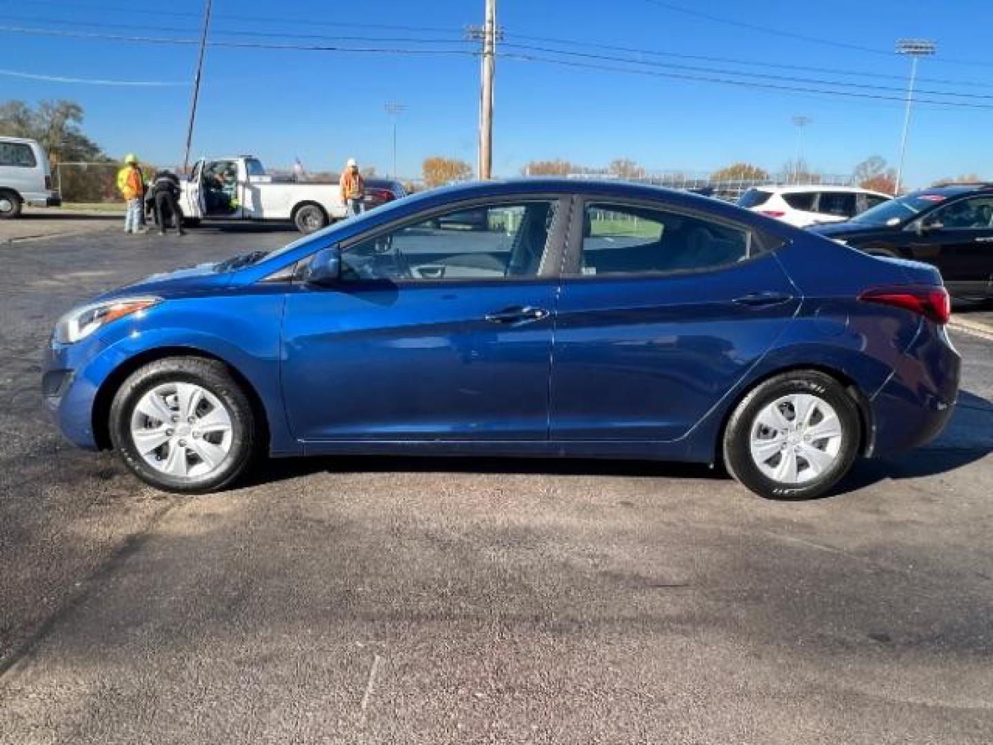 2016 Blue Hyundai Elantra SE 6AT (5NPDH4AE8GH) with an 1.8L L4 DOHC 16V engine, 6-Speed Automatic transmission, located at 401 Woodman Dr, Riverside, OH, 45431, (937) 908-9800, 39.763779, -84.122063 - Photo#3