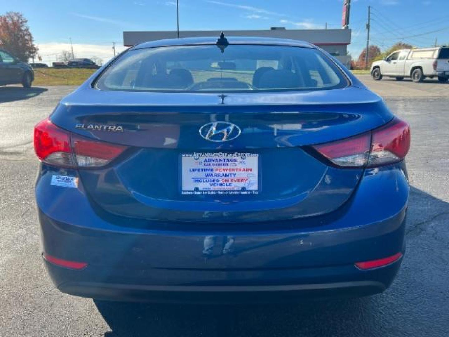 2016 Blue Hyundai Elantra SE 6AT (5NPDH4AE8GH) with an 1.8L L4 DOHC 16V engine, 6-Speed Automatic transmission, located at 401 Woodman Dr, Riverside, OH, 45431, (937) 908-9800, 39.763779, -84.122063 - Photo#4