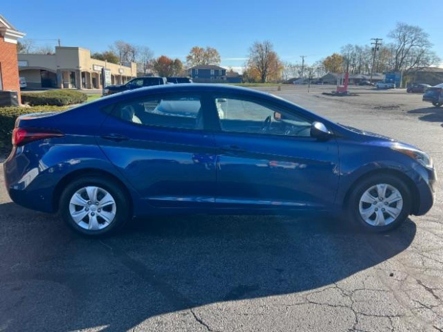 2016 Blue Hyundai Elantra SE 6AT (5NPDH4AE8GH) with an 1.8L L4 DOHC 16V engine, 6-Speed Automatic transmission, located at 401 Woodman Dr, Riverside, OH, 45431, (937) 908-9800, 39.763779, -84.122063 - Photo#5