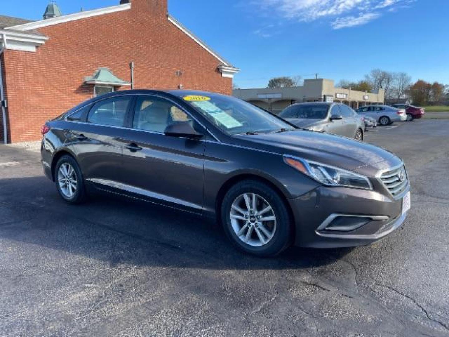 2016 Dark Truffle Hyundai Sonata SE (5NPE24AF3GH) with an 2.4L L4 DOHC 16V engine, 7-Speed Automatic transmission, located at 1184 Kauffman Ave, Fairborn, OH, 45324, (937) 908-9800, 39.807365, -84.029114 - Photo#0