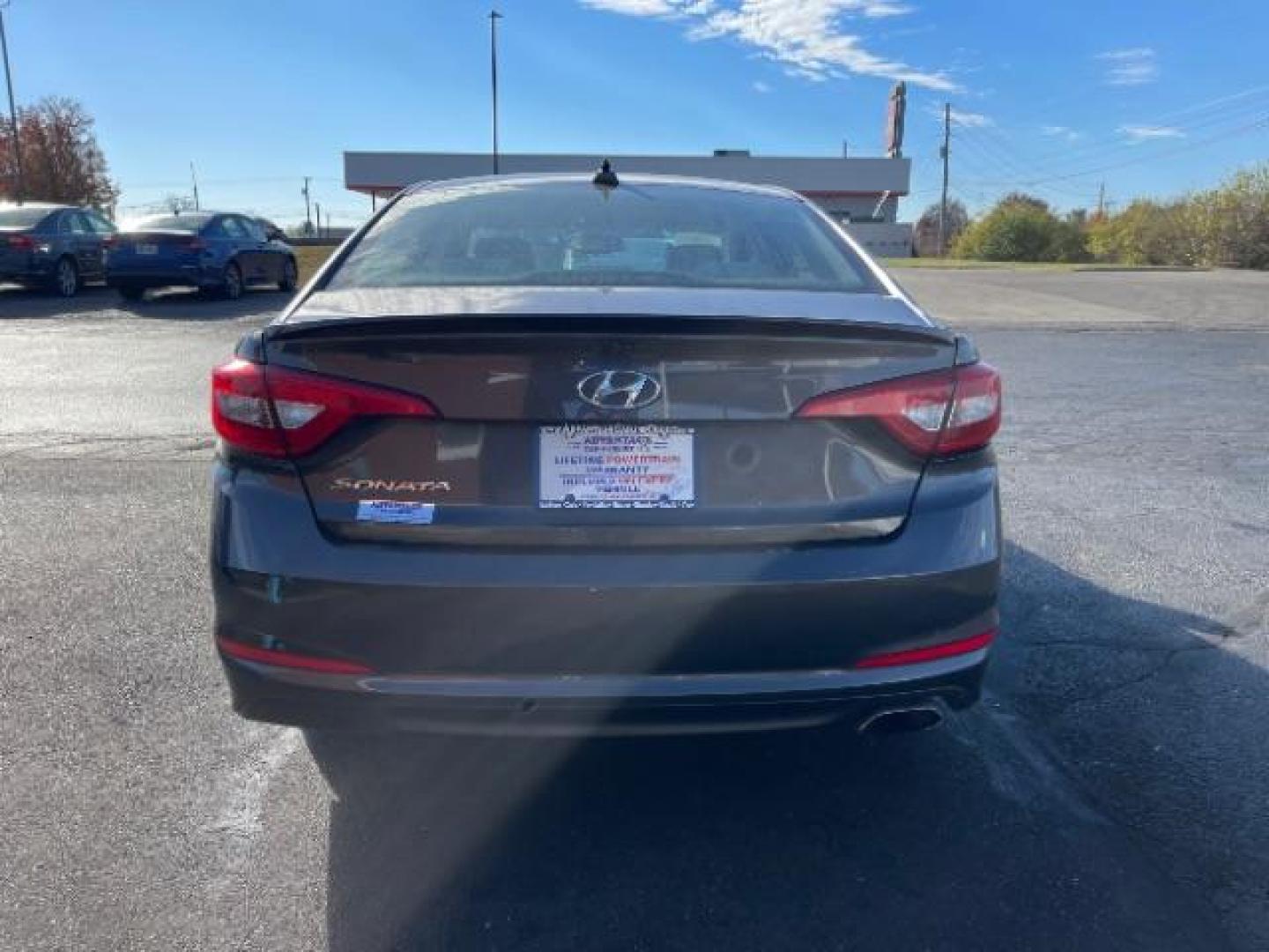 2016 Dark Truffle Hyundai Sonata SE (5NPE24AF3GH) with an 2.4L L4 DOHC 16V engine, 7-Speed Automatic transmission, located at 1184 Kauffman Ave, Fairborn, OH, 45324, (937) 908-9800, 39.807365, -84.029114 - Photo#4