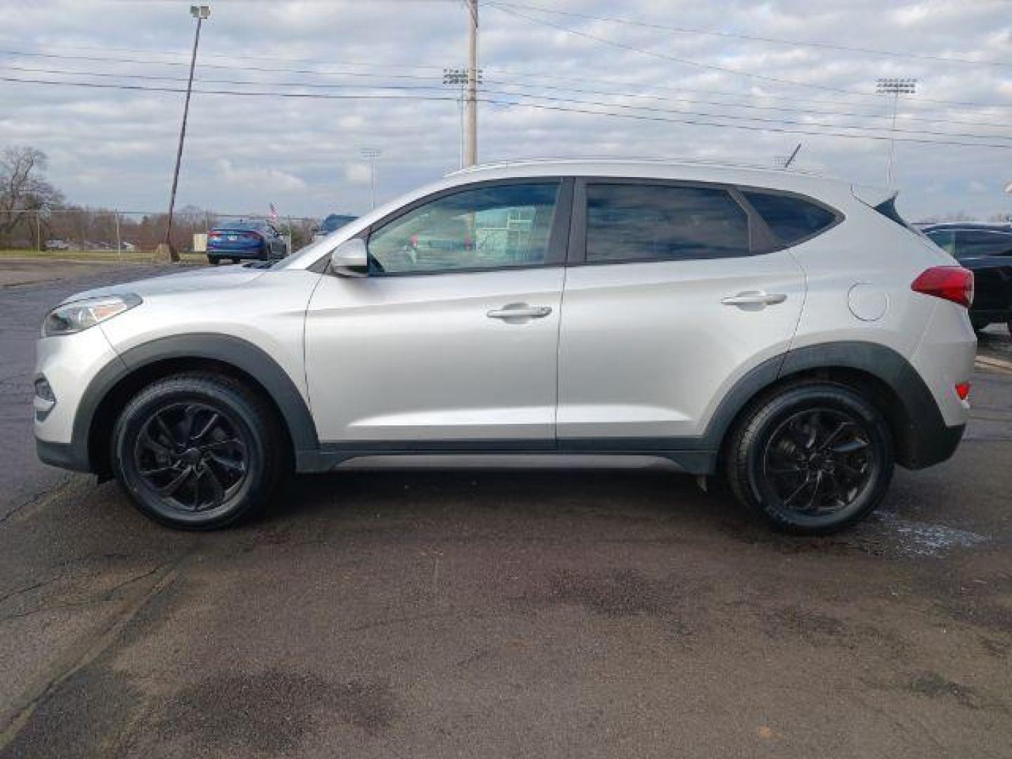 2016 Chromium Silver Hyundai Tucson SE w/Popular Package AWD (KM8J3CA48GU) with an 2.0L L4 DOHC 16V engine, 6-Speed Automatic transmission, located at 4508 South Dixie Dr, Moraine, OH, 45439, (937) 908-9800, 39.690136, -84.216438 - Photo#3