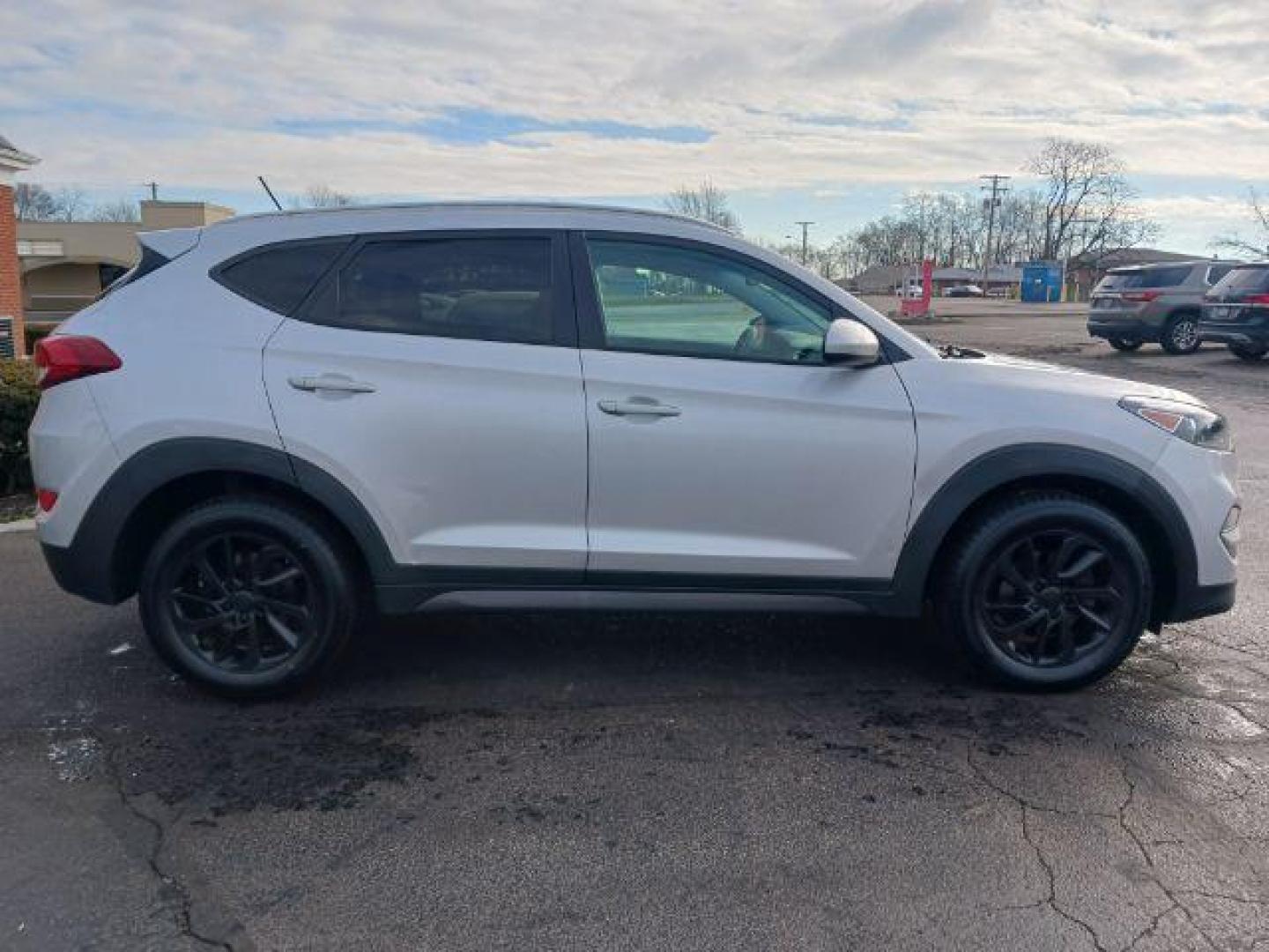 2016 Chromium Silver Hyundai Tucson SE w/Popular Package AWD (KM8J3CA48GU) with an 2.0L L4 DOHC 16V engine, 6-Speed Automatic transmission, located at 4508 South Dixie Dr, Moraine, OH, 45439, (937) 908-9800, 39.690136, -84.216438 - Photo#4