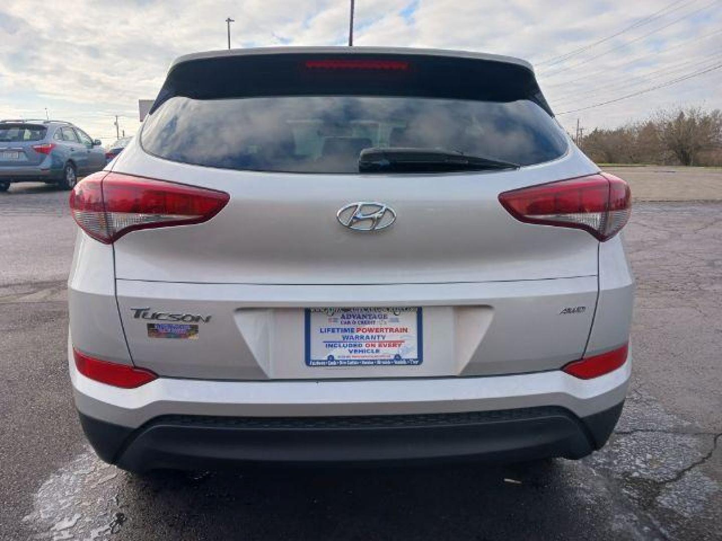 2016 Chromium Silver Hyundai Tucson SE w/Popular Package AWD (KM8J3CA48GU) with an 2.0L L4 DOHC 16V engine, 6-Speed Automatic transmission, located at 4508 South Dixie Dr, Moraine, OH, 45439, (937) 908-9800, 39.690136, -84.216438 - Photo#5