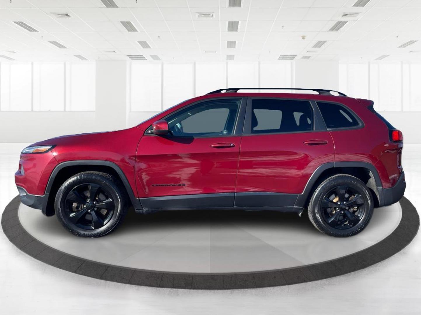 2016 Jeep Cherokee Latitude 4WD (1C4PJMCS4GW) with an 3.2L V6 DOHC 24V engine, 9-Speed Automatic transmission, located at 8750 N County Rd 25A, Piqua, OH, 45356, (937) 908-9800, 40.164391, -84.232513 - 2016 Jeep Cherokee Latitude 4WD - Photo#5