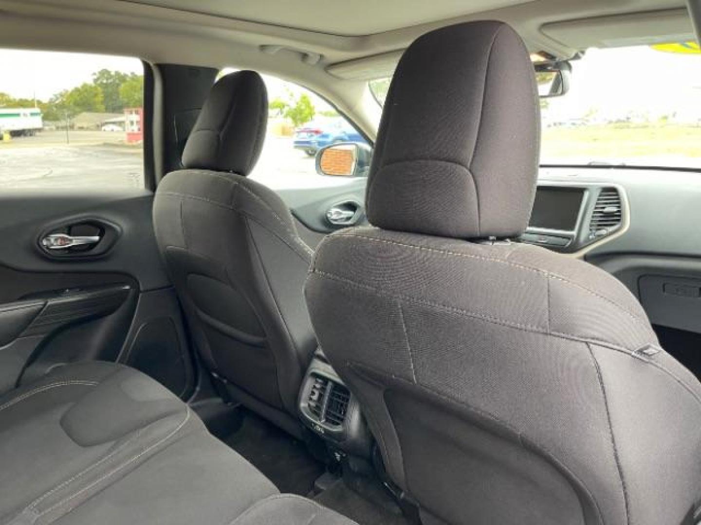 2016 Brilliant Black Crystal Pearl Coat Jeep Cherokee Latitude 4WD (1C4PJMCS7GW) with an 3.2L V6 DOHC 24V engine, 9-Speed Automatic transmission, located at 401 Woodman Dr, Riverside, OH, 45431, (937) 908-9800, 39.763779, -84.122063 - Photo#9