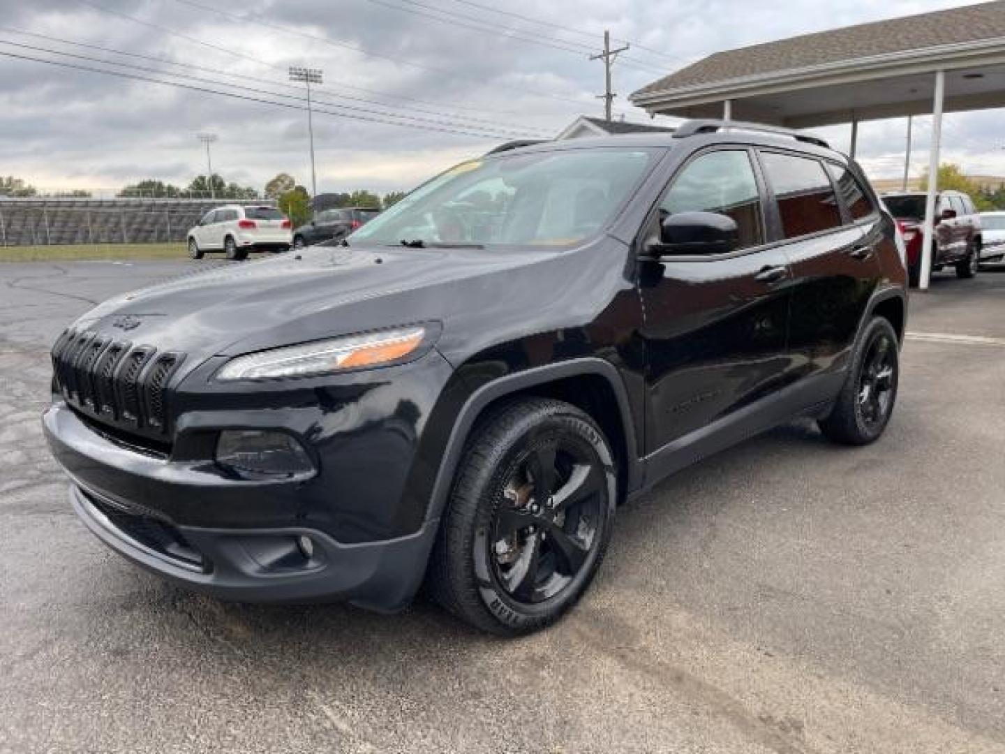 2016 Brilliant Black Crystal Pearl Coat Jeep Cherokee Latitude 4WD (1C4PJMCS7GW) with an 3.2L V6 DOHC 24V engine, 9-Speed Automatic transmission, located at 401 Woodman Dr, Riverside, OH, 45431, (937) 908-9800, 39.763779, -84.122063 - Photo#1