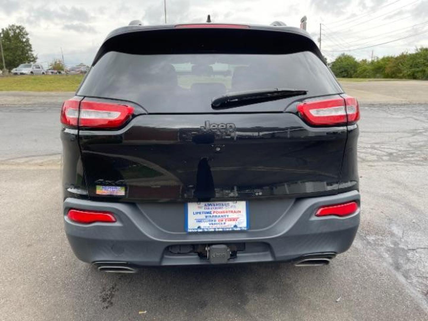 2016 Brilliant Black Crystal Pearl Coat Jeep Cherokee Latitude 4WD (1C4PJMCS7GW) with an 3.2L V6 DOHC 24V engine, 9-Speed Automatic transmission, located at 401 Woodman Dr, Riverside, OH, 45431, (937) 908-9800, 39.763779, -84.122063 - Photo#5