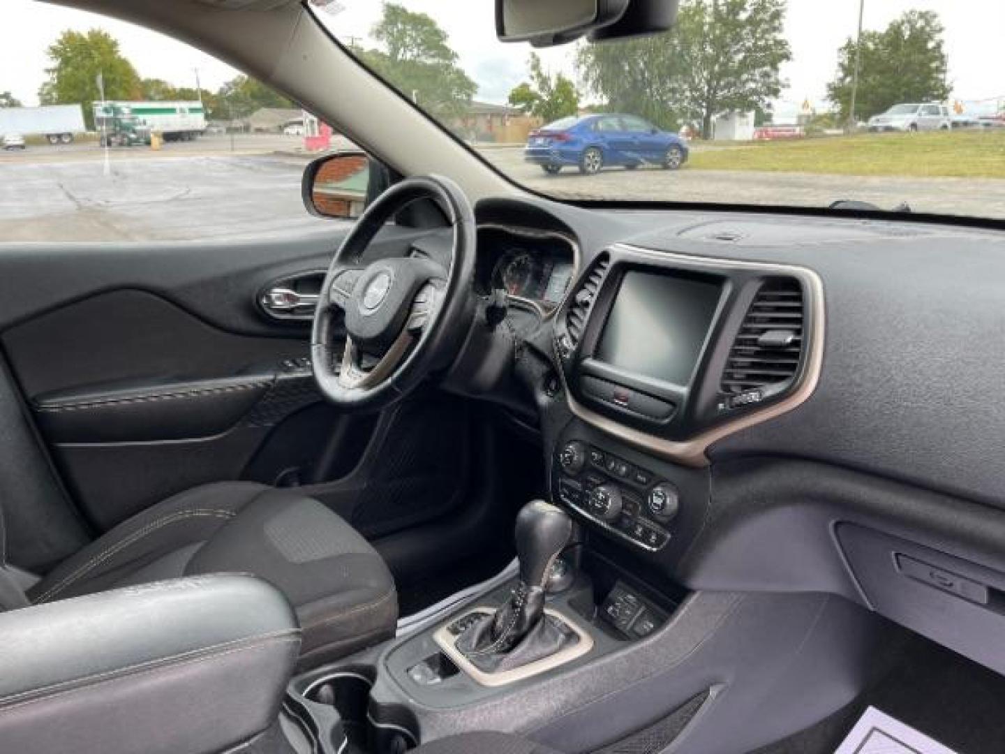 2016 Brilliant Black Crystal Pearl Coat Jeep Cherokee Latitude 4WD (1C4PJMCS7GW) with an 3.2L V6 DOHC 24V engine, 9-Speed Automatic transmission, located at 401 Woodman Dr, Riverside, OH, 45431, (937) 908-9800, 39.763779, -84.122063 - Photo#8