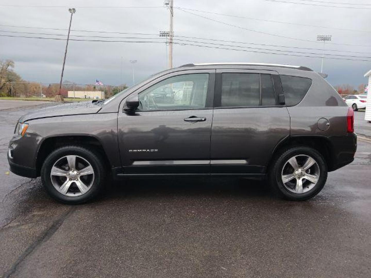 2016 Gray Jeep Compass Latitude 4WD (1C4NJDEB6GD) with an 2.4L L4 DOHC 16V engine, 6-Speed Automatic transmission, located at 880 E. National Road, Vandalia, OH, 45377, (937) 908-9800, 39.892189, -84.181015 - Photo#3