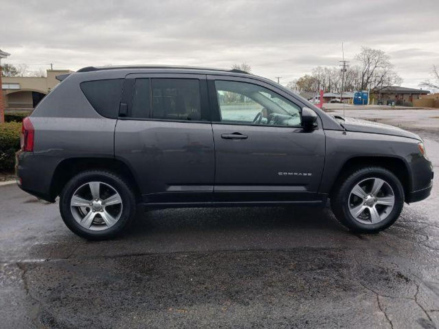 2016 Gray Jeep Compass Latitude 4WD (1C4NJDEB6GD) with an 2.4L L4 DOHC 16V engine, 6-Speed Automatic transmission, located at 880 E. National Road, Vandalia, OH, 45377, (937) 908-9800, 39.892189, -84.181015 - Photo#4