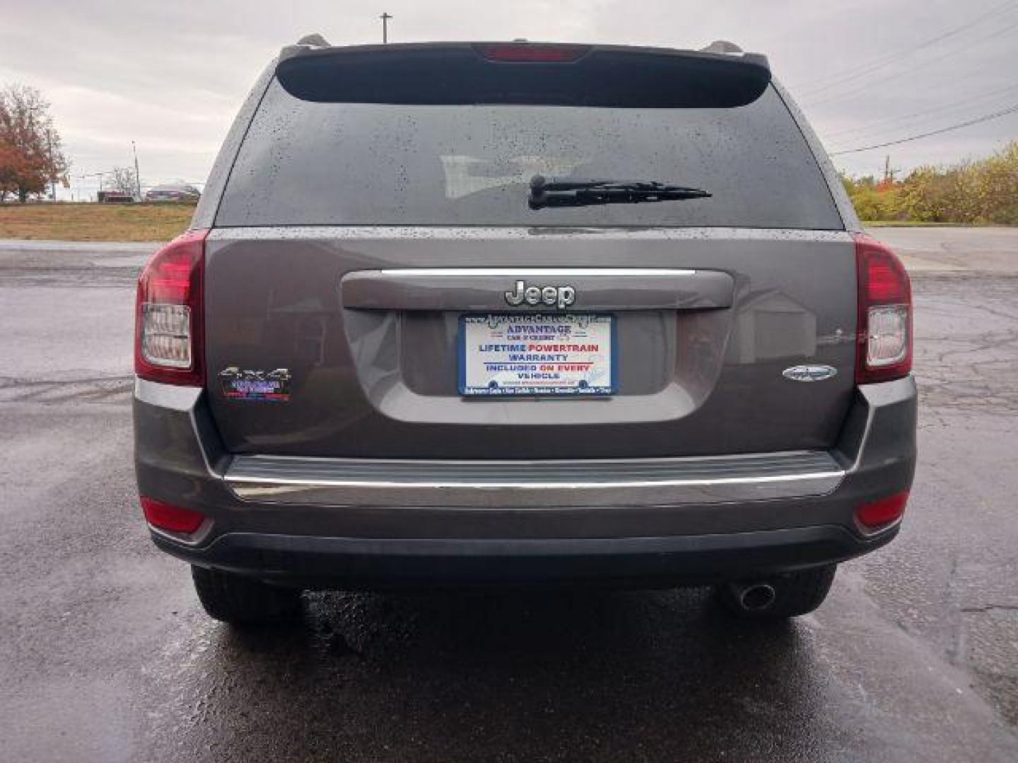 2016 Gray Jeep Compass Latitude 4WD (1C4NJDEB6GD) with an 2.4L L4 DOHC 16V engine, 6-Speed Automatic transmission, located at 880 E. National Road, Vandalia, OH, 45377, (937) 908-9800, 39.892189, -84.181015 - Photo#5