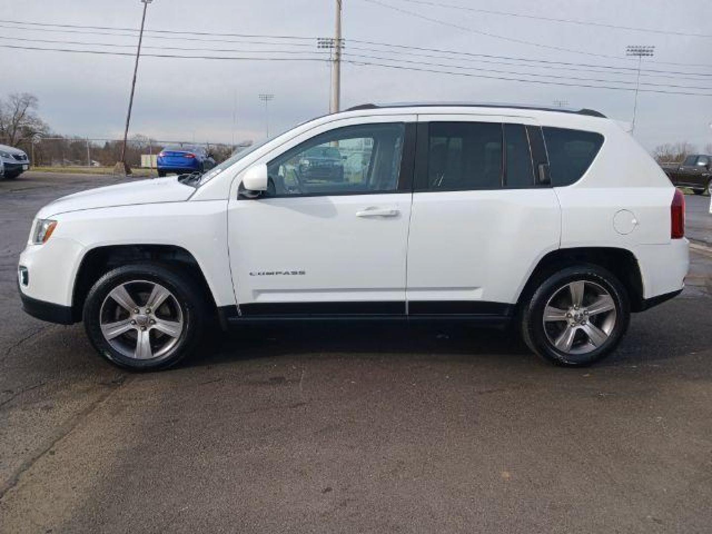 2016 White Jeep Compass Latitude FWD (1C4NJCEA2GD) with an 2.0L L4 DOHC 16V engine, Continuously Variable Transmission transmission, located at 880 E. National Road, Vandalia, OH, 45377, (937) 908-9800, 39.892189, -84.181015 - Photo#3