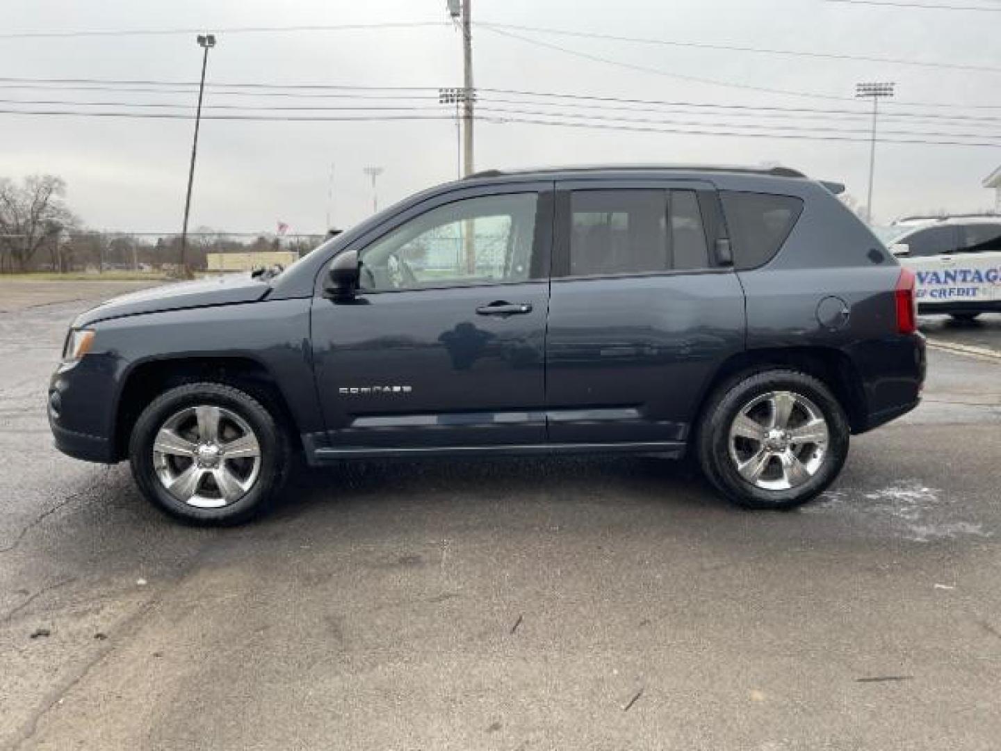 2016 Blue Jeep Compass Sport 4WD (1C4NJDBB5GD) with an 2.4L L4 DOHC 16V engine, located at 1230 East Main St, Xenia, OH, 45385, (937) 908-9800, 39.687321, -83.910294 - Photo#5