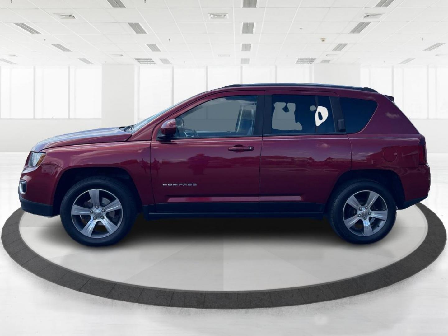 2016 Red Jeep Compass Latitude 4WD (1C4NJDEB3GD) with an 2.4L L4 DOHC 16V engine, 6A transmission, located at 1230 East Main St, Xenia, OH, 45385, (937) 908-9800, 39.687321, -83.910294 - Photo#5