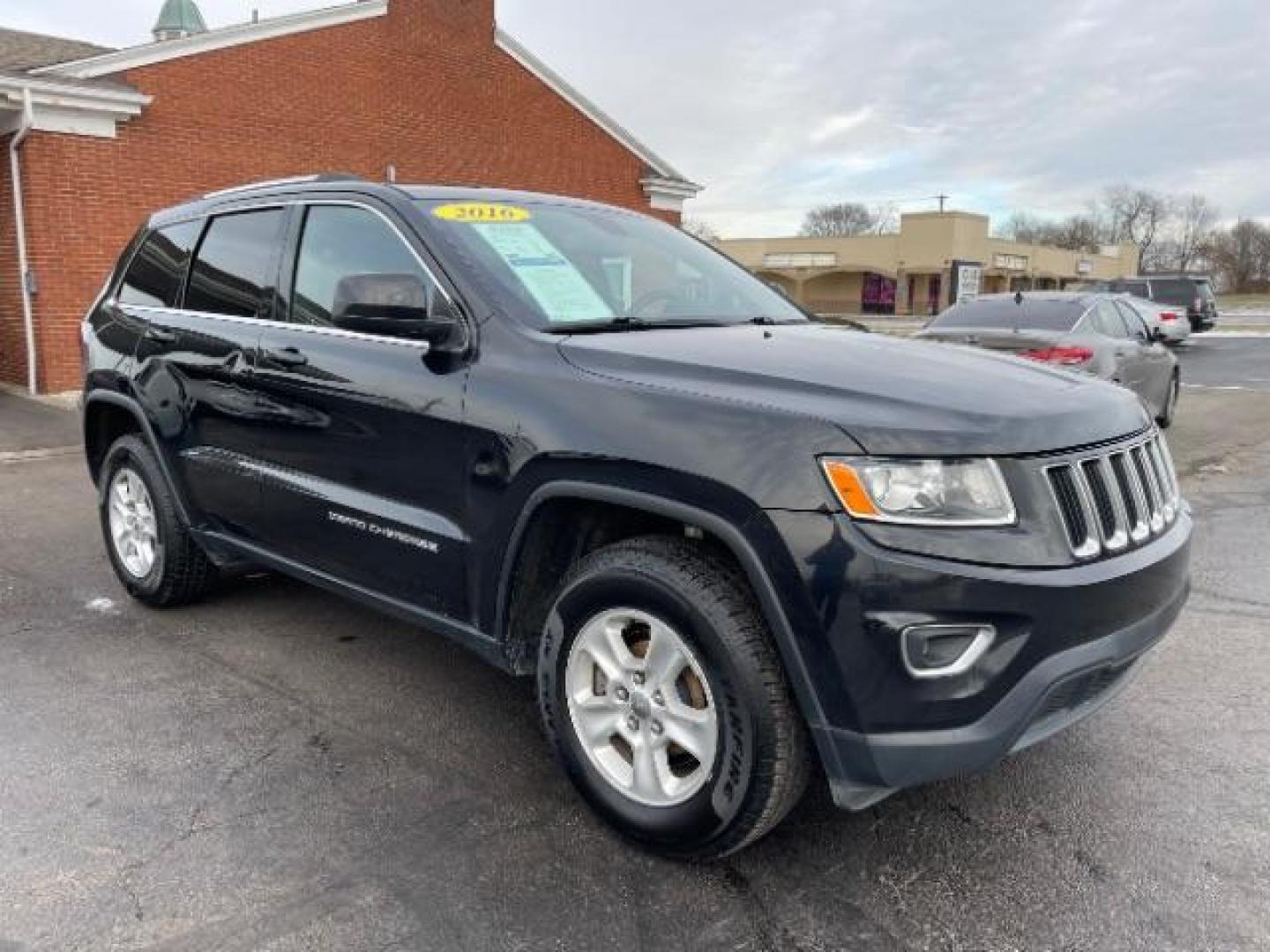 2016 Brilliant Black Crystal Pearl Coat Jeep Grand Cherokee Laredo 4WD (1C4RJFAG0GC) with an 3.6L V6 DOHC 24V engine, 8-Speed Automatic transmission, located at 1230 East Main St, Xenia, OH, 45385, (937) 908-9800, 39.687321, -83.910294 - Photo#0