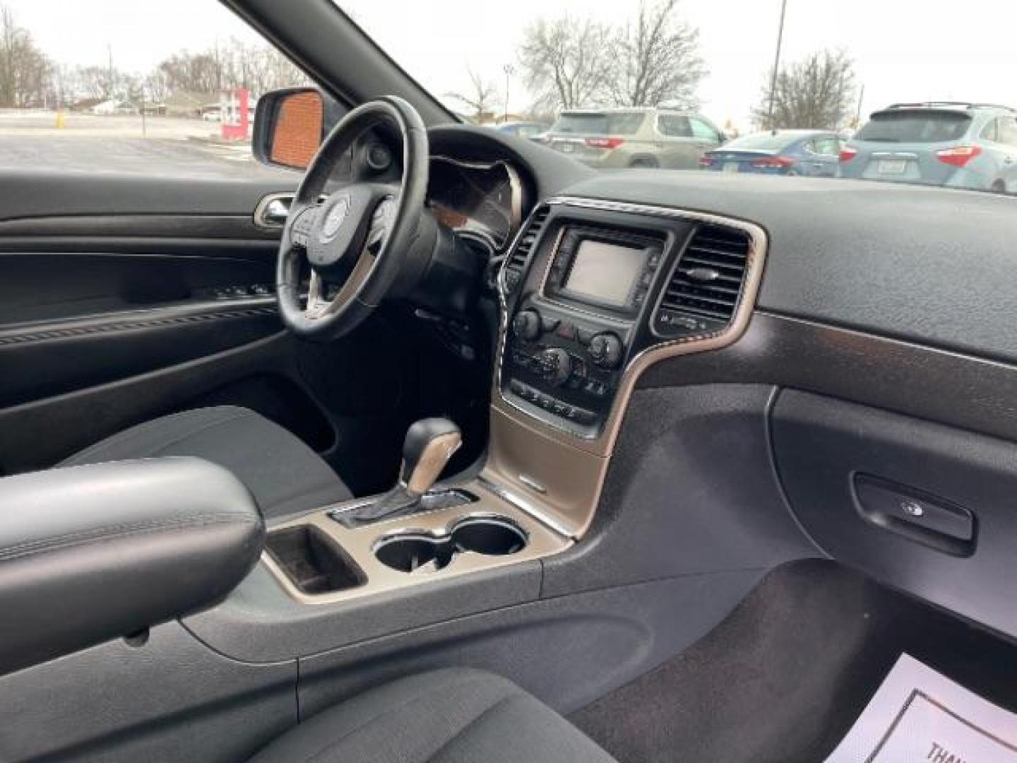 2016 Brilliant Black Crystal Pearl Coat Jeep Grand Cherokee Laredo 4WD (1C4RJFAG0GC) with an 3.6L V6 DOHC 24V engine, 8-Speed Automatic transmission, located at 1230 East Main St, Xenia, OH, 45385, (937) 908-9800, 39.687321, -83.910294 - Photo#8