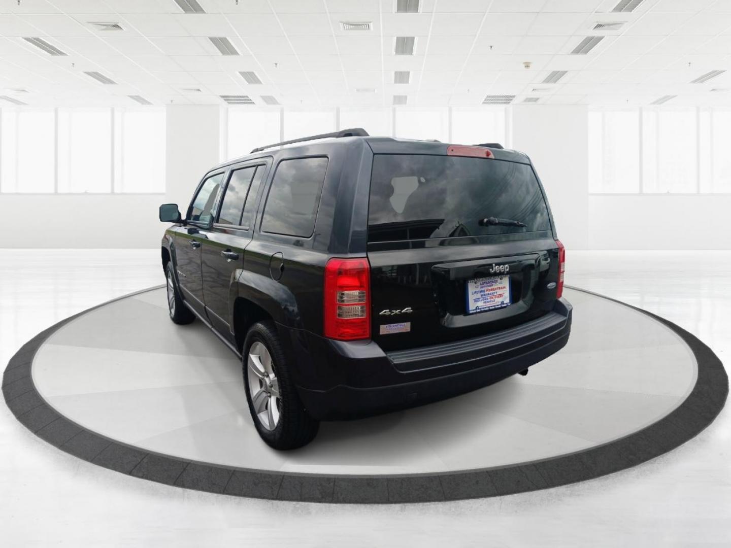 2016 Gray Jeep Patriot (1C4NJRFB0GD) with an 2.4L L4 DOHC 16V engine, located at 4508 South Dixie Dr, Moraine, OH, 45439, (937) 908-9800, 39.690136, -84.216438 - Photo#4