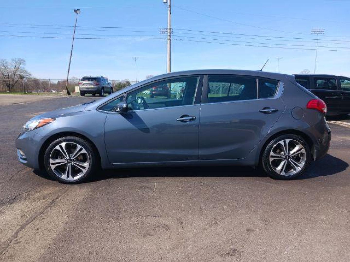 2016 Steel Blue Kia Forte 5-Door EX (KNAFX5A85G5) with an 2.0L L4 DOHC 16V engine, 6-Speed Automatic transmission, located at 1951 S Dayton Lakeview Rd., New Carlisle, OH, 45344, (937) 908-9800, 39.890999, -84.050255 - Photo#3