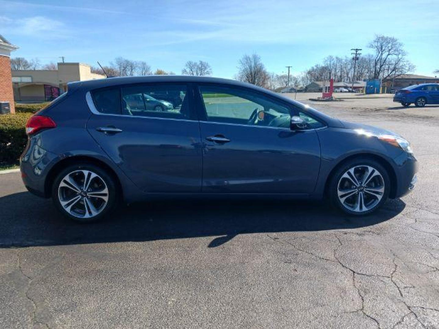 2016 Steel Blue Kia Forte 5-Door EX (KNAFX5A85G5) with an 2.0L L4 DOHC 16V engine, 6-Speed Automatic transmission, located at 1951 S Dayton Lakeview Rd., New Carlisle, OH, 45344, (937) 908-9800, 39.890999, -84.050255 - Photo#4