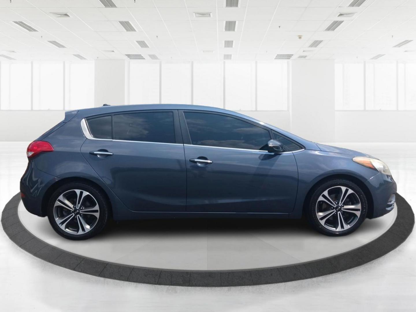 2016 Steel Blue Kia Forte 5-Door (KNAFX5A89G5) with an 2.0L L4 DOHC 16V engine, 6-Speed Automatic transmission, located at 1230 East Main St, Xenia, OH, 45385, (937) 908-9800, 39.687321, -83.910294 - Photo#1